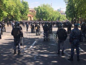 Yerevanda iğtişaşlar davam edir – 3 polis yaralanıb