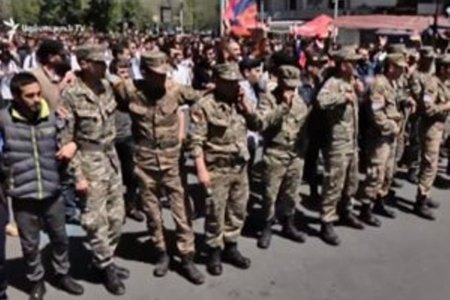 Ermənistanda  etirazlar böyüyür - CANLI YAYIM