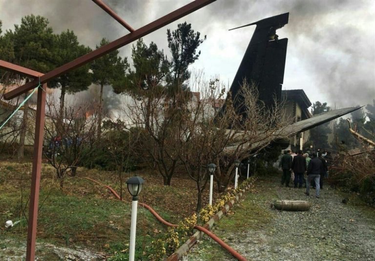 İranda “Boeing” təyyarəsi qəzaya uğradı –Ölənlər və yaralananlar var FOTOLAR