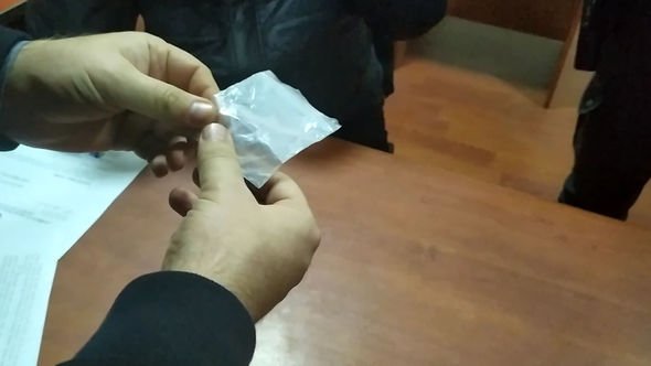Abşeronda komendant postundan heroin keçirmək istəyən şəxs saxlanıldı - FOTO/VİDEO