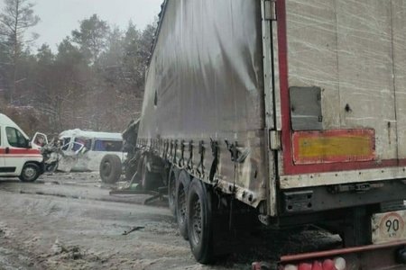 Ukraynada ağır yol-nəqliyyat hadisəsi nəticəsində 13 nəfər həlak olub