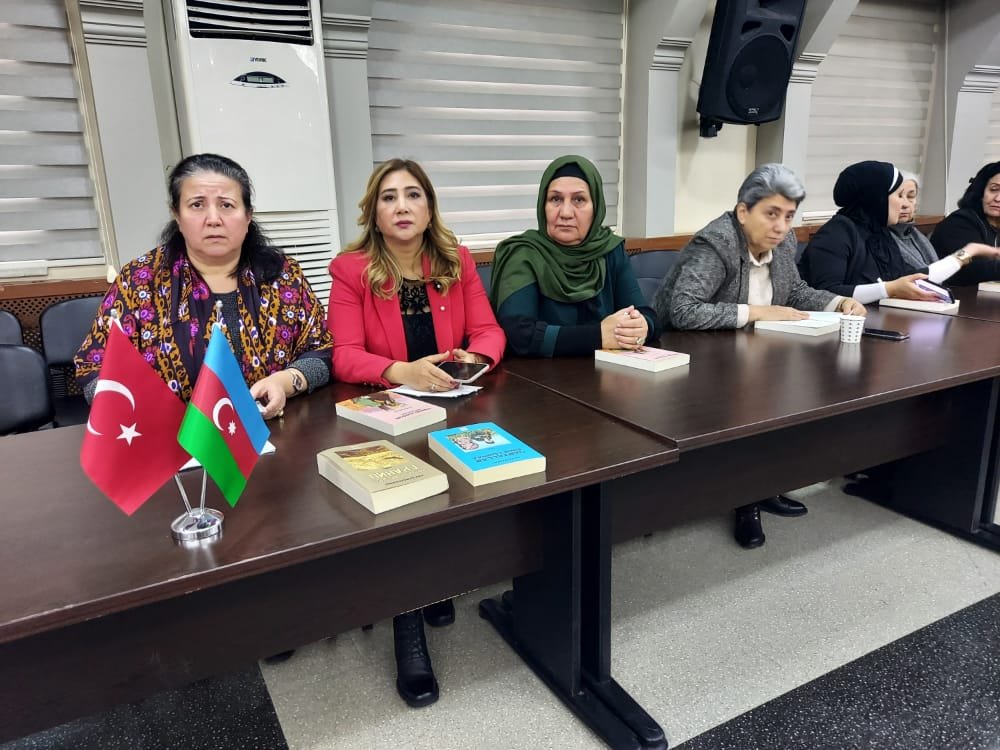 Mirvarid Dilbazi Poeziya Məclisi İctimai Birliyinin təşkilatçılığı ilə Prof. Dr. Ali Kafkasyalının "Səməd Vurğun" kitabının təqdimatı keçirildi