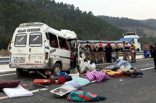 Bodrumda avtobus aşdı, 23 nəfər yaralandı