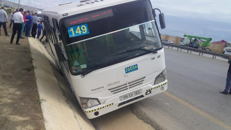 Bakıda sərnişin avtobusu "Kamaz"a çırpıldı: ölən var