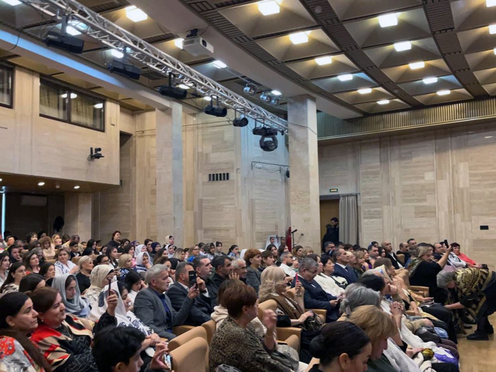 Sankt- Peterburqda ''Kəlağayı ismətimdir' layihəsi icra olundu+FOTO