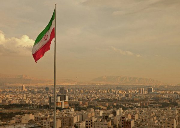 İranda yenə qarşıdurma oldu:etirazçılar yolu bağladı, polis güc tətbiq etdi