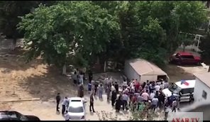 Nəsimi rayonunda sakinlər etiraz aksiyası keçirdi: bu binanı kim tikir?! - Video