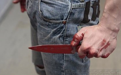 “OBA”nın administratoru satıcı qıza sataşdı –4 bıçaq zərbəsi aldı
