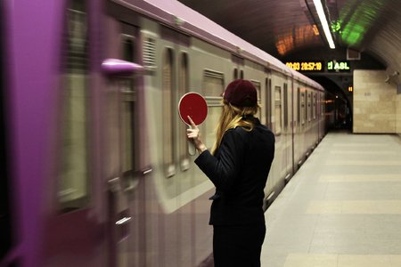 Metroda qatarlar gecikdi, sərnişin sıxlığı yarandı - AÇIQLAMA