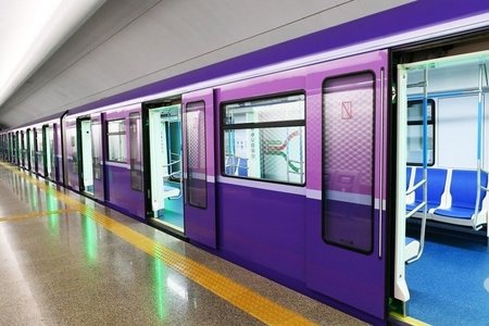 Bakı metrosunda DƏHŞƏTLİ ANLAR: Sərnişin relsin üstünə düşdü