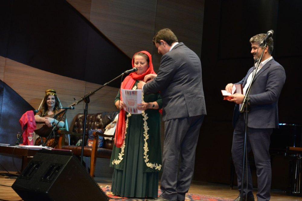  Şair-publisist Güllü Eldar Tomarlı medal və fəxr diplomla təltif edildi