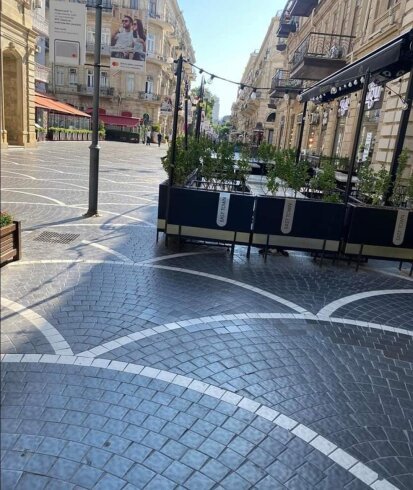 RESTORANLAR NİZAMİ KÜÇƏSİNİ BELƏ ZƏBT EDİB… – Başqalarına qan-qan deyən təşkilatlar bunu görməzdən gəlirlər - FOTO
