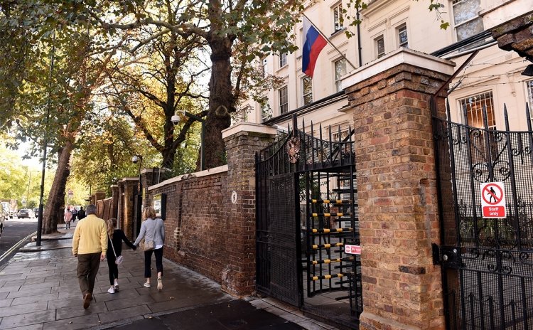 Rusiya səfirliyi Britaniyanın sanksiyalarına etiraz edir