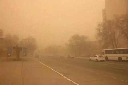 Toz fırtınası İranda həyatı iflic etdi