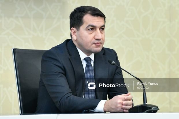 Hikmət Hacıyev: “Azərbaycan ilin sonunadək Ermənistanla sülh müqaviləsi bağlayacağına ümid edir”