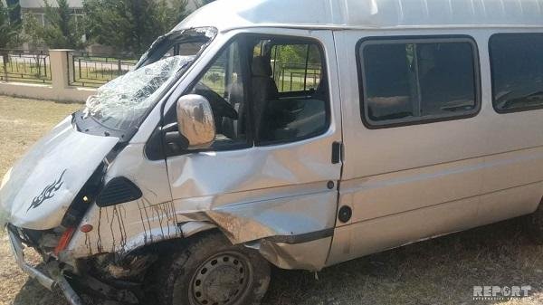 Bakıda mikroavtobus qəzaya düşdü: 10-dan çox yaralı...