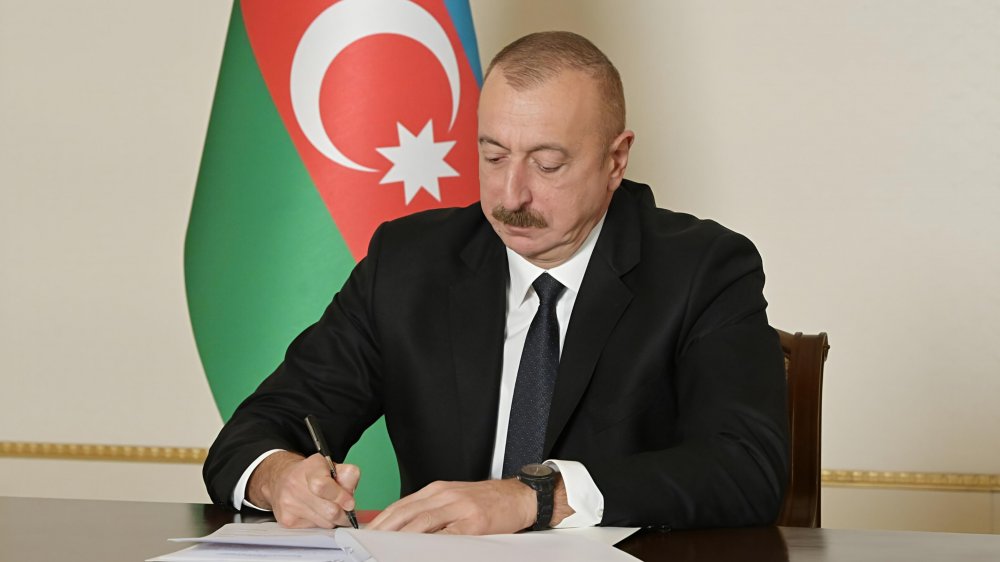 Prezident 3 fərman imzaladı