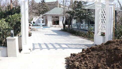 “Yaşıl Bağ” restoranında tikintiyə hansı məmur icazə verib?