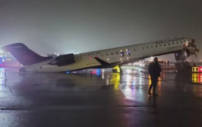 Nyu-Yorkda təyyarə qəzaya düşdü, hava limanı bağlandı