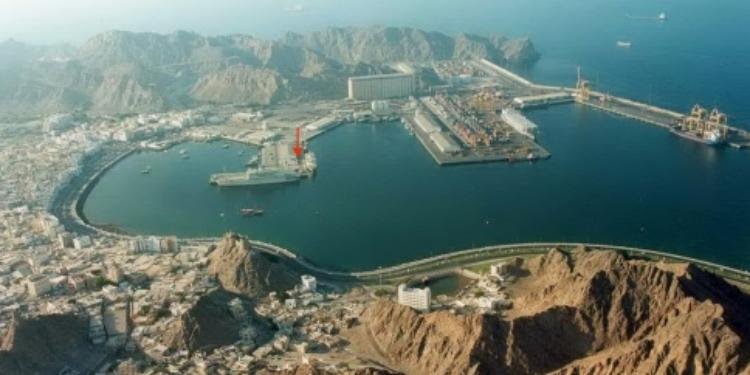 İran Oman körfəzində ticarət gəmisinin saxlanılmasına etiraz edib